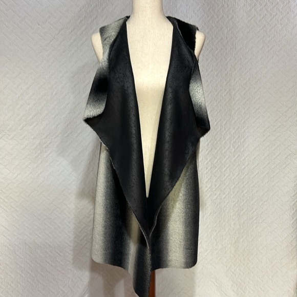 Faux Fur Reversible Long Vest Pit To Pit 19” Shoulder To Hem 34” - Picture 3 of 4